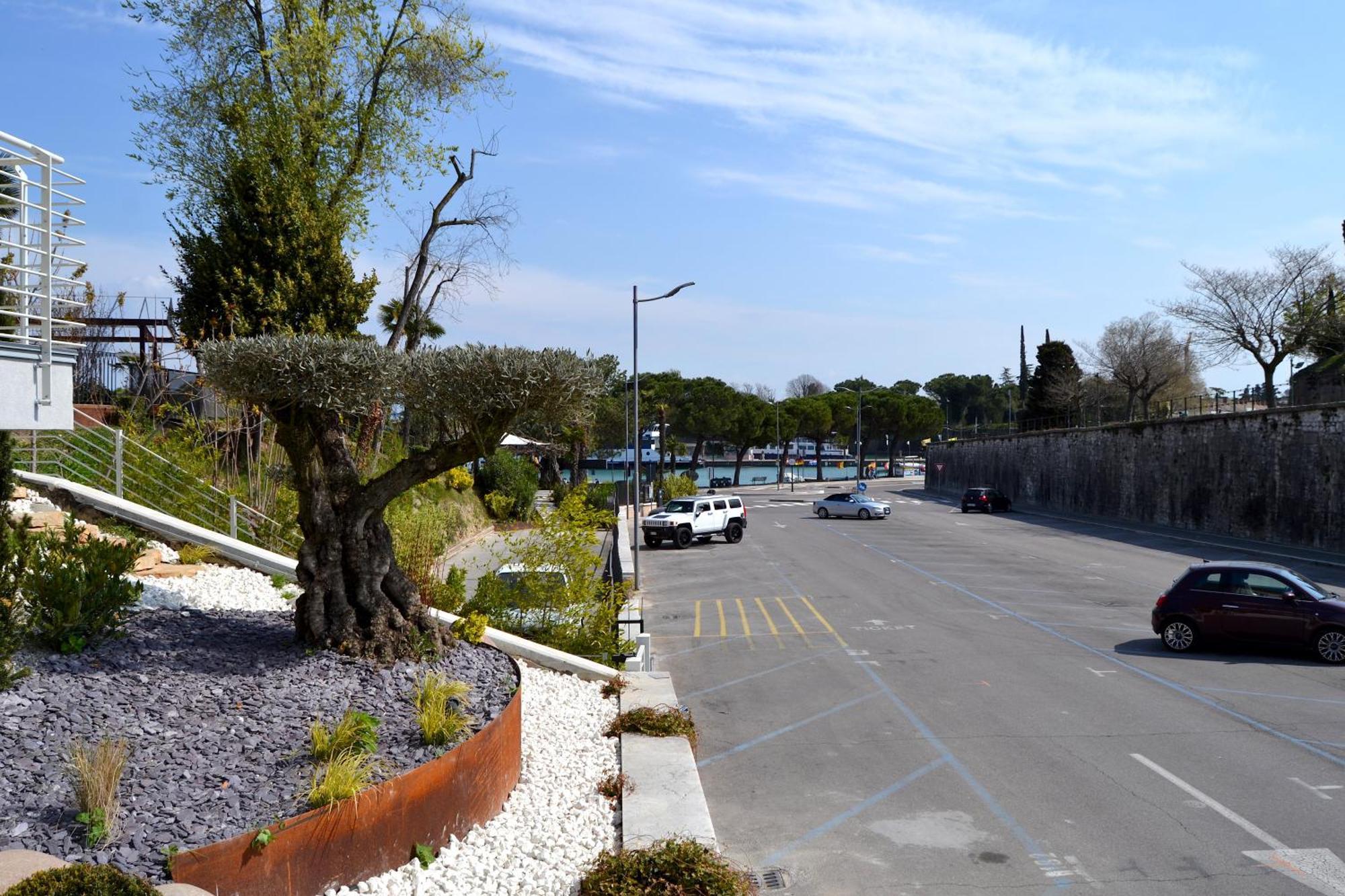 Aura Mura Peschiera del Garda Luaran gambar